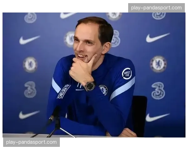 战术板:图赫尔如何通过变阵三中卫限制住哈维的巴萨传控体系 战术板:图赫尔如何通过变阵三中卫限制住哈维的巴萨传控体系